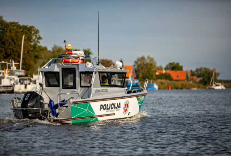 Policijos pareigūnai viešąją tvarką ir eismo saugumą užtikrina ne tik sausumoje, bet ir vandenyje.