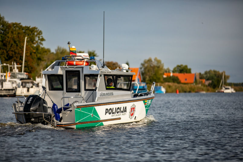 Policijos pareigūnai viešąją tvarką ir eismo saugumą užtikrina ne tik sausumoje, bet ir vandenyje.