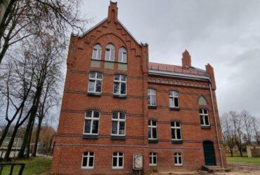 Sutvarkyti Šilutės Šv. Kryžiaus bažnyčios pastatų komplekso našlaičių globos namai. KIC archyvo nuotrauka